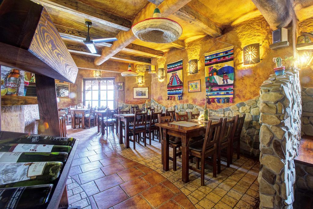 Xavito Bed and Breakfast Sanok Exterior foto